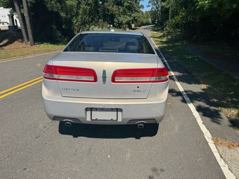 Used 2010 Lincoln MKZ image 8