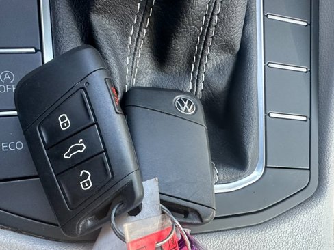 Used 2022 Volkswagen Jetta SE image 37