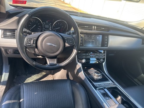 Used 2017 Jaguar XF Prestige image 9