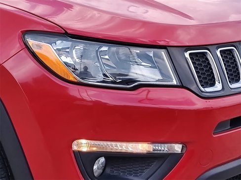 Used 2019 Jeep Compass Latitude image 16