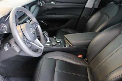 Used 2018 Alfa Romeo Stelvio AWD image 18