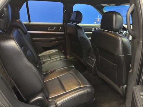 Used 2017 Ford Explorer XLT w/ Equipment Group 202A image 25