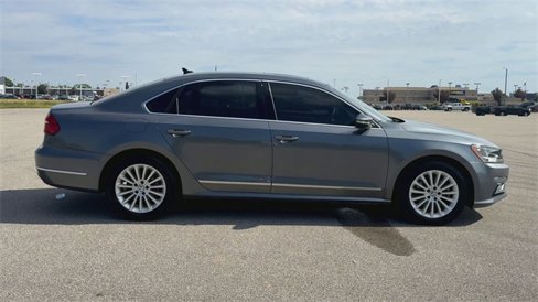 Used 2016 Volkswagen Passat 1.8T SE image 9