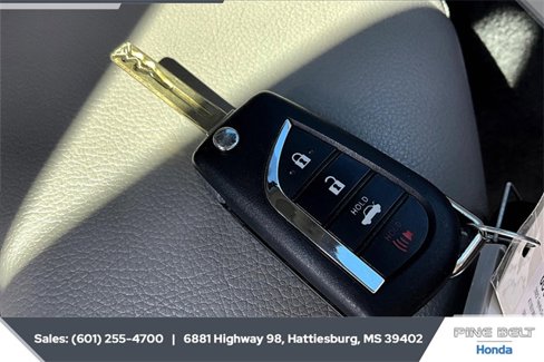 Used 2022 Toyota Camry SE image 9