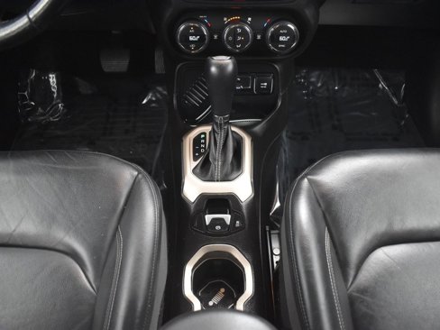 Used 2017 Jeep Renegade Limited image 12