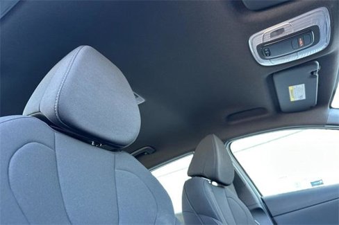 Used 2025 Hyundai Elantra Sport image 17