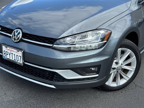Used 2019 Volkswagen Golf Alltrack SE image 3
