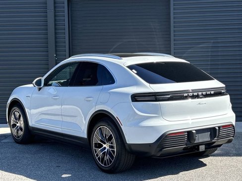 New 2025 Porsche Macan Electric image 11