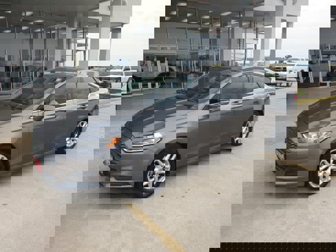 Used 2014 Ford Fusion SE image 2