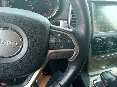 Used 2016 Jeep Grand Cherokee Laredo 75th Anniversary image 22