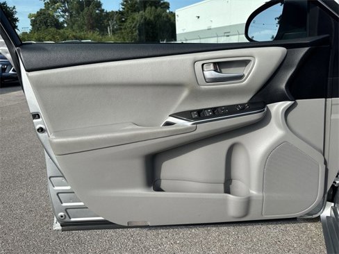 Used 2017 Toyota Camry LE image 25