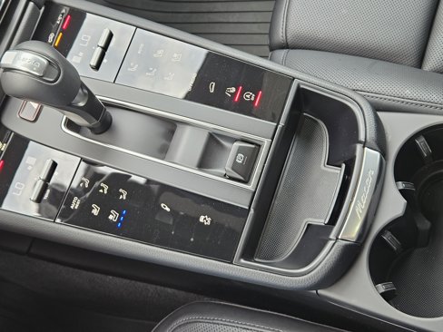 Certified 2025 Porsche Macan image 29