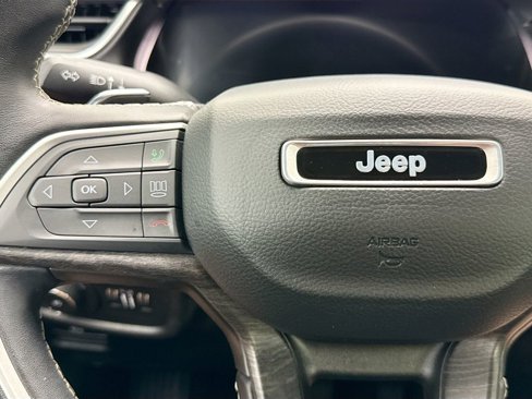 Used 2022 Jeep Grand Cherokee Limited image 11