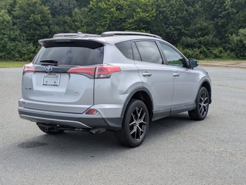 Used 2018 Toyota RAV4 SE image 4