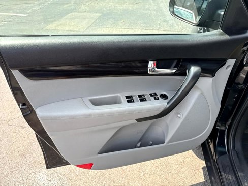 Used 2011 Kia Sorento LX w/ Convenience Pkg image 19
