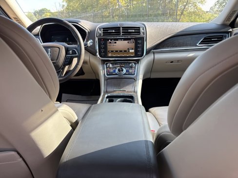 Used 2017 Lincoln Continental Reserve w/ Technology Package image 9