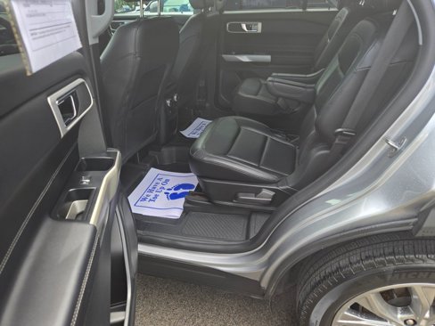 Used 2021 Ford Explorer XLT w/ Equipment Group 202A image 8