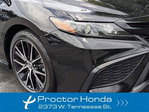 Used 2023 Toyota Camry SE image 2