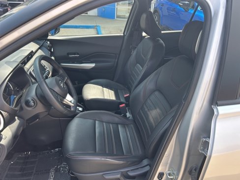 Used 2018 Nissan Kicks SR image 19