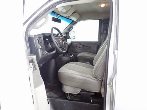Used 2018 Chevrolet Express 2500 image 15