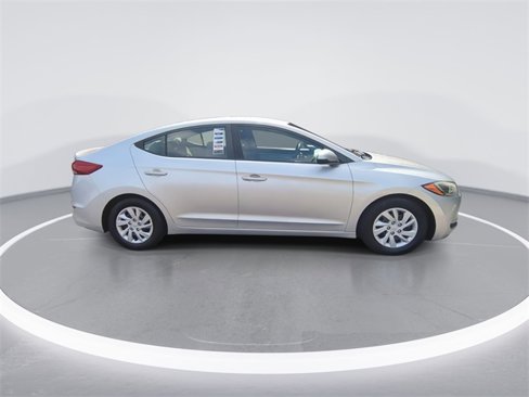 Used 2018 Hyundai Elantra SE image 9