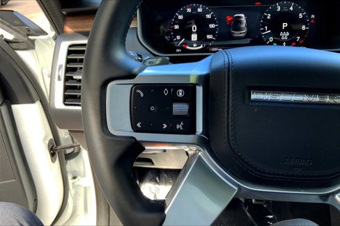Used 2025 Land Rover Discovery Dynamic SE image 21