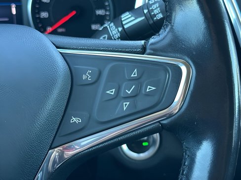 Used 2020 Chevrolet Equinox LT w/ Driver Convenience Package image 5