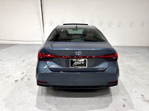 Used 2020 Toyota Avalon Limited image 25