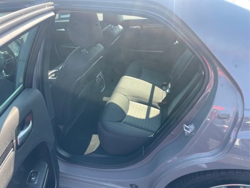 Used 2019 Chrysler 300 Touring w/ Chrome Appearance Package image 10