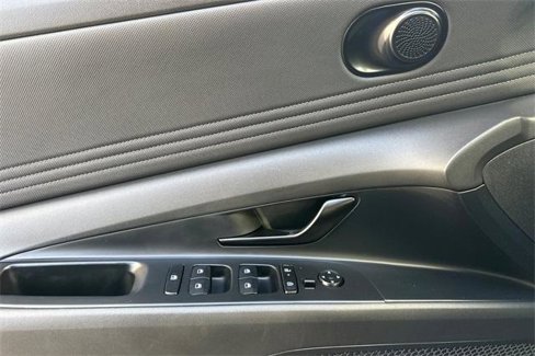 Certified 2025 Hyundai Elantra Sport image 11