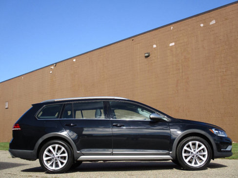 Used 2019 Volkswagen Golf Alltrack S image 8