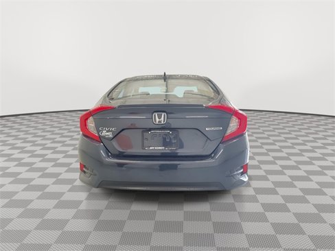 Used 2018 Honda Civic Touring image 10