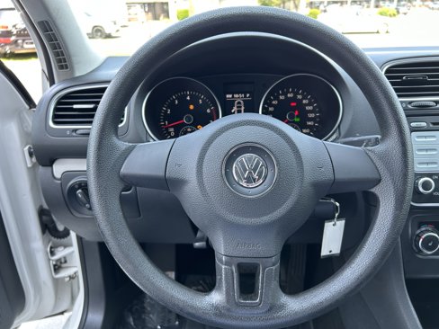 Used 2010 Volkswagen Golf 4-Door image 11