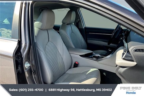 Used 2022 Toyota Camry SE image 6