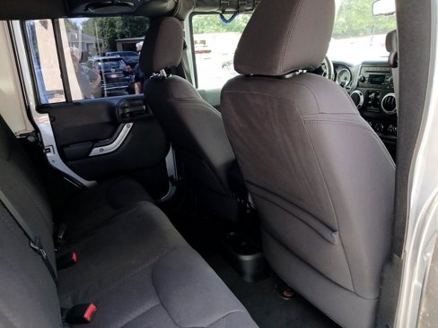 Used 2013 Jeep Wrangler Unlimited Sport image 13