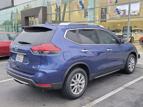 Used 2020 Nissan Rogue SV image 4