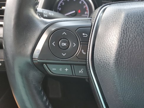 Used 2018 Toyota Camry SE image 16