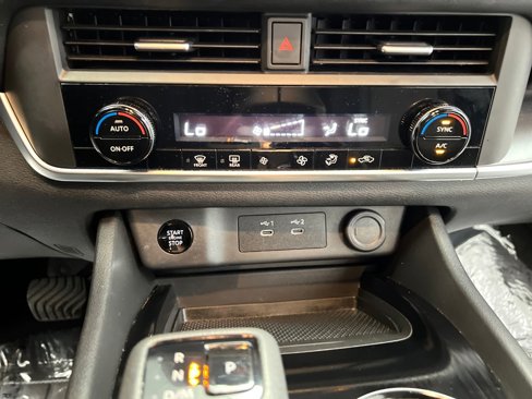 Used 2024 Nissan Rogue SV image 24