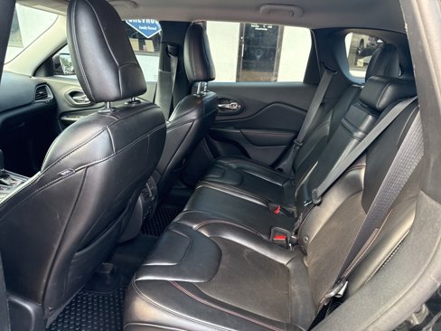 Used 2019 Jeep Cherokee Trailhawk w/ Comfort/Convenience Group image 27