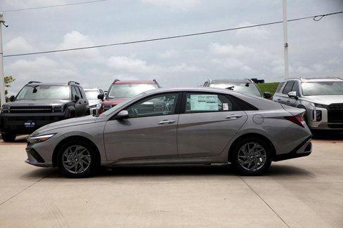 Used 2024 Hyundai Elantra SEL image 4