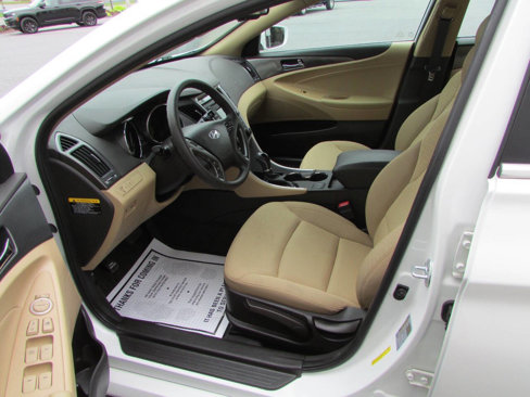 Used 2015 Hyundai Sonata Hybrid image 5