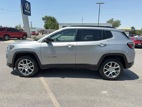 Used 2022 Jeep Compass Latitude image 4