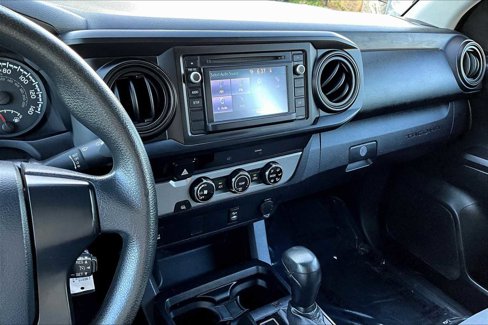 Used 2017 Toyota Tacoma SR image 6