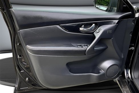 Used 2019 Nissan Rogue SL w/ Premium Package image 18