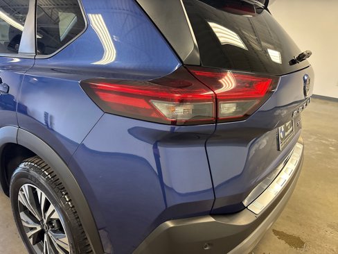 Used 2022 Nissan Rogue SV w/ SV Premium Package image 11