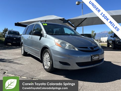 Used 2010 Toyota Sienna LE image 1