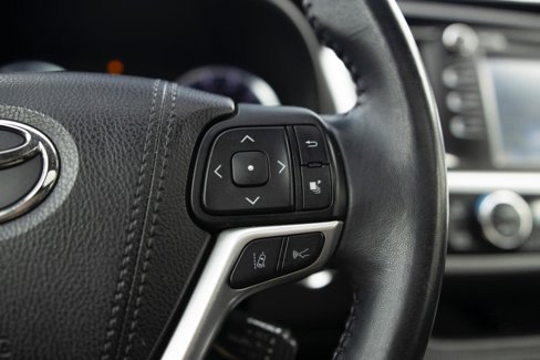 Used 2018 Toyota Highlander SE image 8