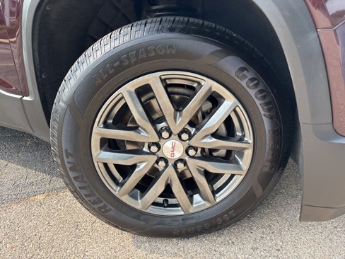 Used 2018 GMC Acadia SLT image 2