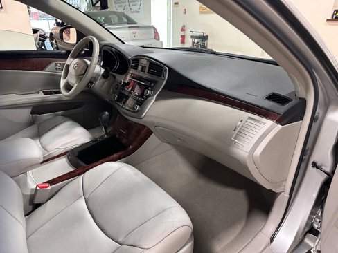 Used 2012 Toyota Avalon Limited image 41