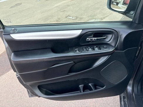 Used 2016 Dodge Grand Caravan R/T image 14